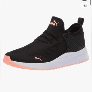 Black puma women’s sneakers